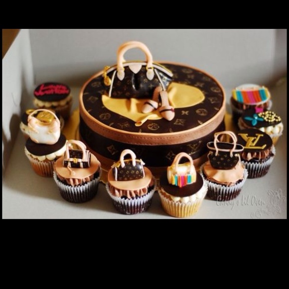 Welcome to my closet... 😘 - Picture 3 of 4