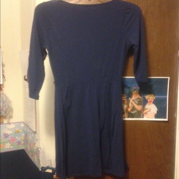 Short long sleeve navy dress! - Picture 3 of 3