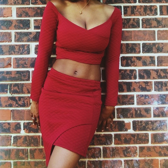 Two piece burgundy top and skirt - Picture 1 of 3