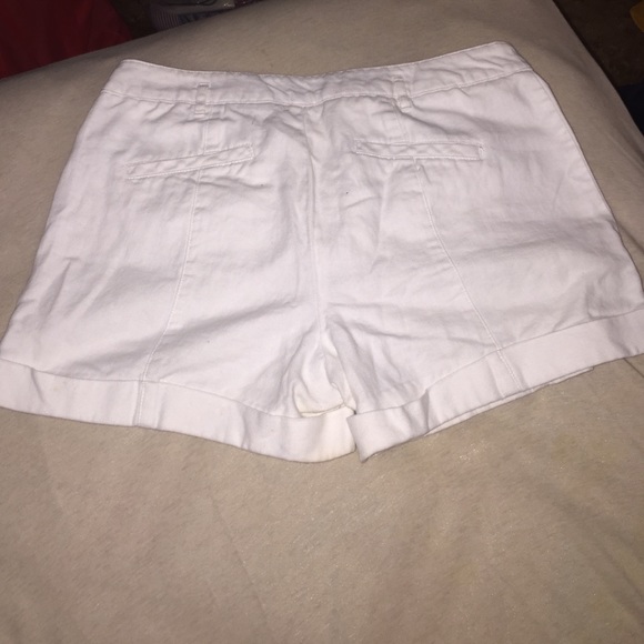 White shorts - Picture 2 of 3