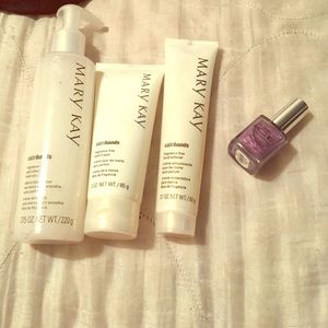 The satin hands Mary Kay collection