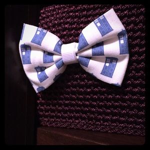 TARDIS Doctor Who Bow