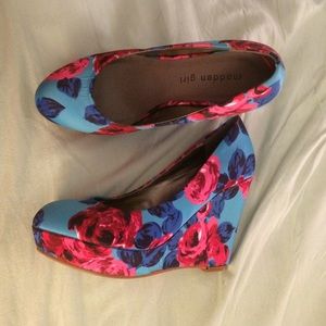 Floral wedges