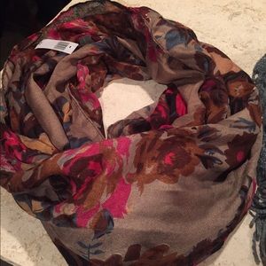 Bundle of 4 scarves