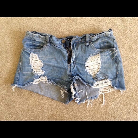Super cute ripped shorts