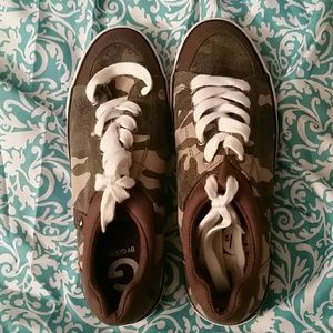 Camo Guess shoes