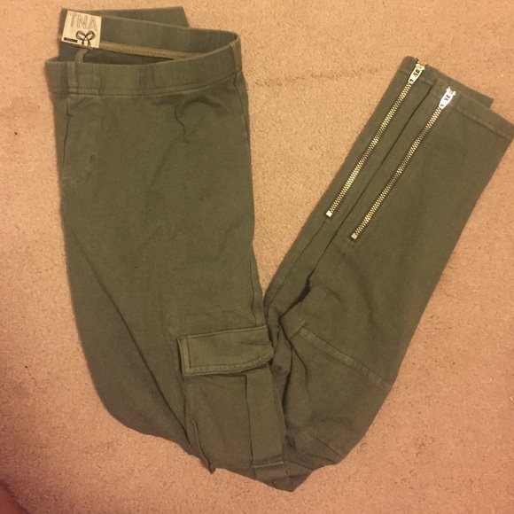 Green cargo leggings