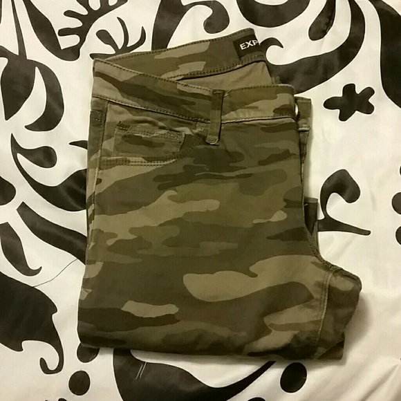 🔴 sold on merceri🔴Camo print skinny jeans