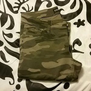 🔴 sold on merceri🔴Camo print skinny jeans