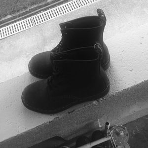 Combat boots (dr martens )