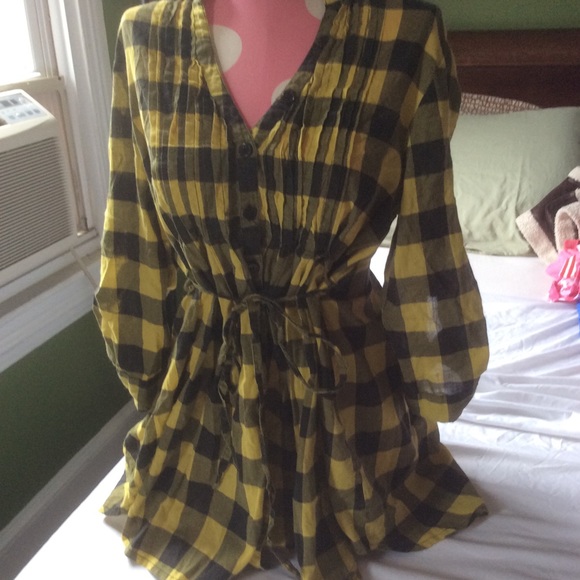 Yellow and Black pleated shirt kimchi Blue - Picture 2 of 4