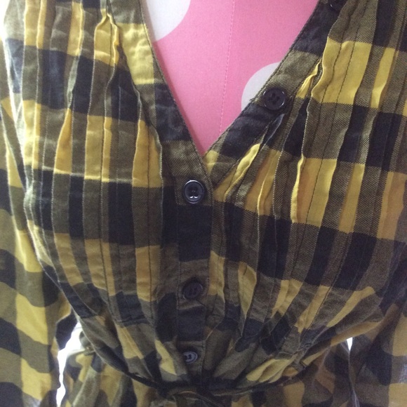 Yellow and Black pleated shirt kimchi Blue - Picture 3 of 4
