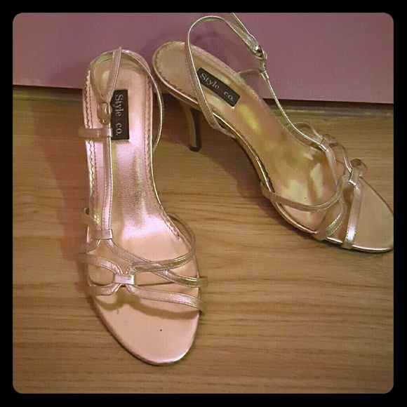 Gold heels - Picture 1 of 1