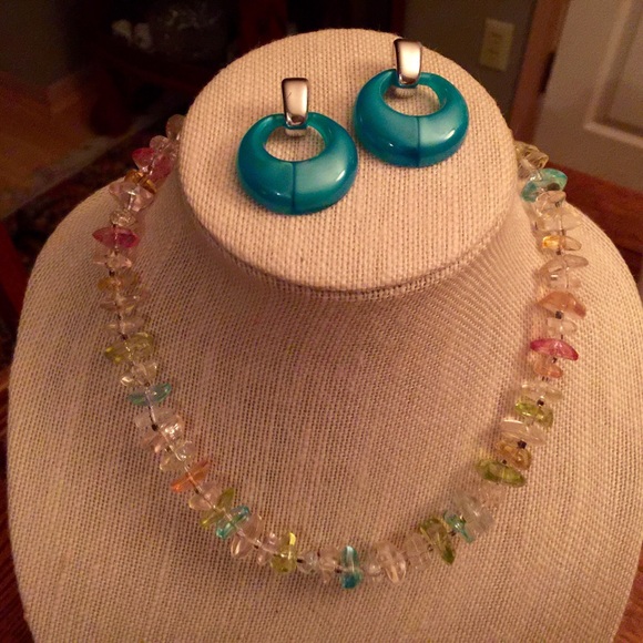VINTAGE MULTI COLORS LUCITE NECKLACE  & EARRINGS - Picture 1 of 2