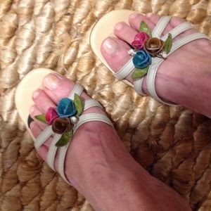 Brighton sandals with a 3 little flowers on them