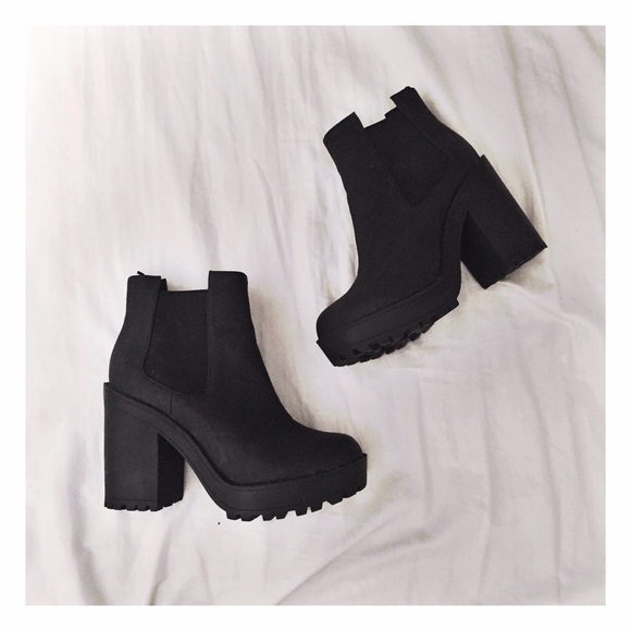 h&m black chunky boots