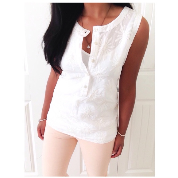 Banana Republic Tops - Banana Republic White Daisy Embroidered Top