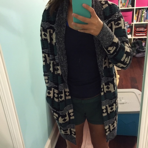 Size: M Urban Outfitters Tribal Print Cardigan