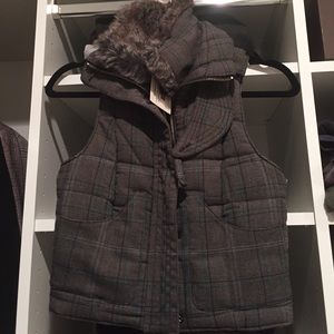 New with tags Guess vest with faux fur trim