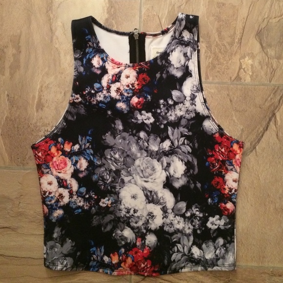 NWOT Abercrombie and Fitch Floral Crop Top Size S - Picture 1 of 4