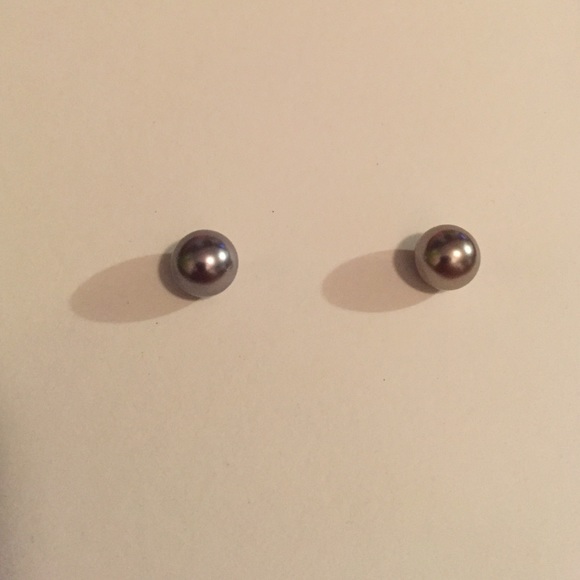 Grey Pearl Earrings