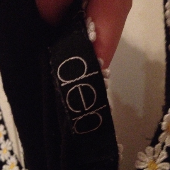 Black Daisy Shirt - Picture 2 of 2