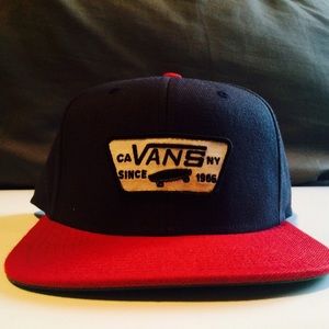 VANS SNAPBACK - Clean only worn once.