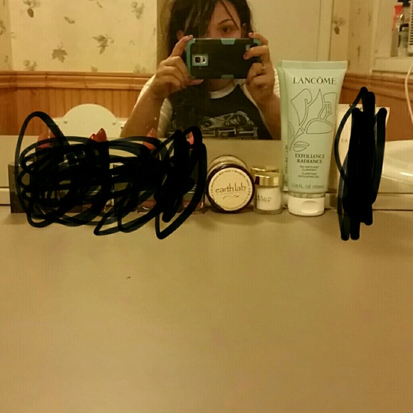 Makeup - Picture 1 of 2