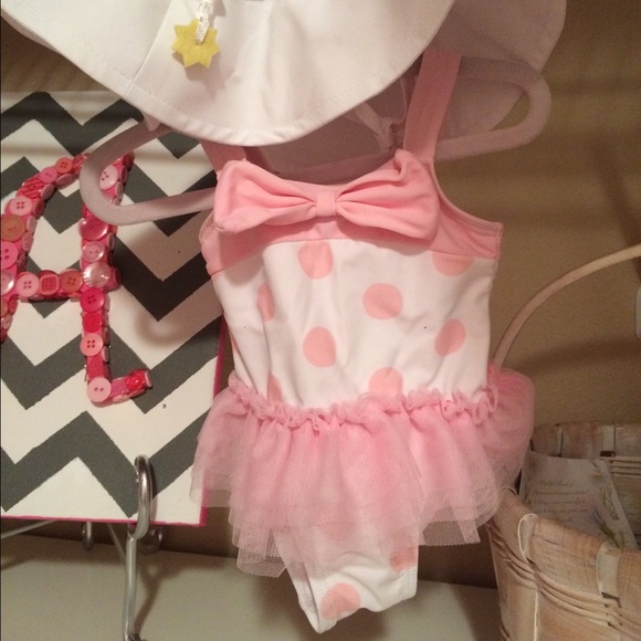 Infant girl never worn bathing suit - Picture 1 of 4