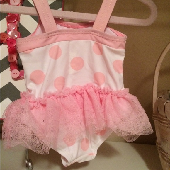 Infant girl never worn bathing suit - Picture 3 of 4