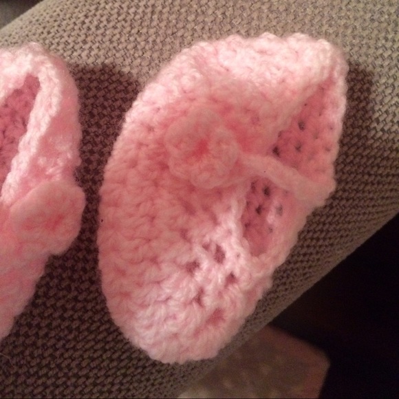 2 Infant baby girl handmade booties - Picture 2 of 4