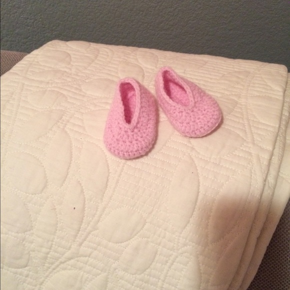 2 Infant baby girl handmade booties - Picture 4 of 4