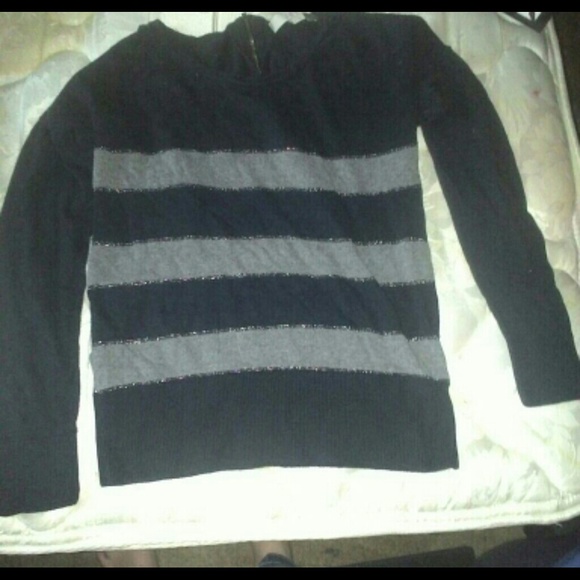 Sweaters - Picture 4 of 4