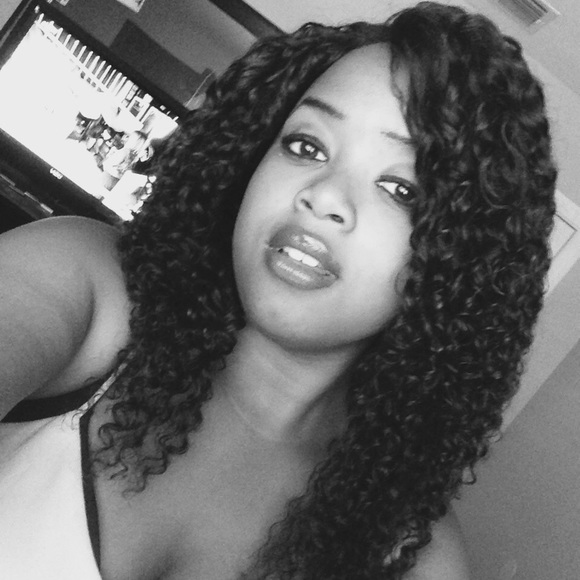 Meet the seller! 👑💓 - Picture 2 of 4