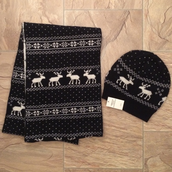 Abercrombie and Fitch Infinity Scarf and Beanie.