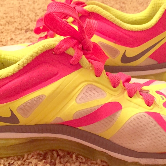 Nike Air Max Tennis Shoes