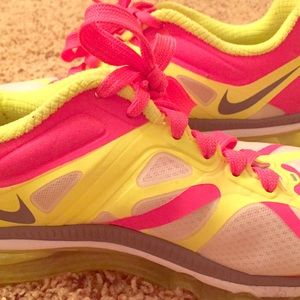 Nike Air Max Tennis Shoes