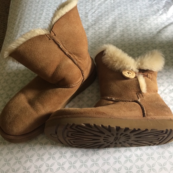 UGG Chestnut Bailey Button