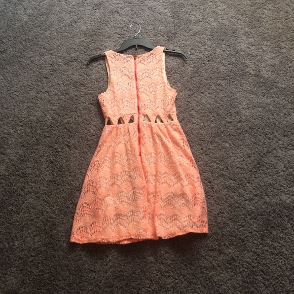 Peach dress - Picture 2 of 2