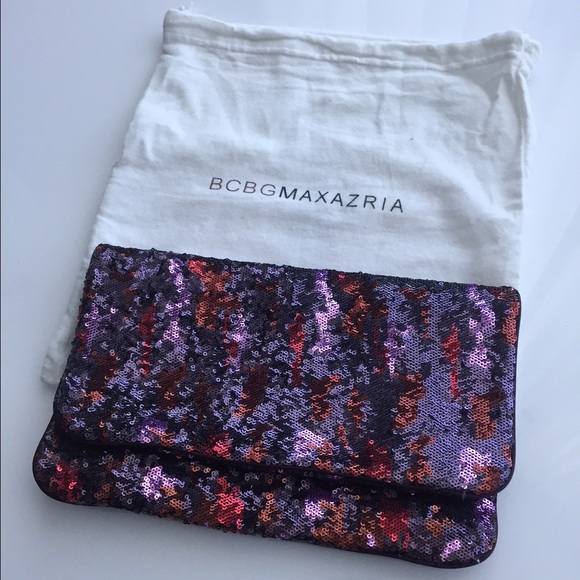 HP🎉💕 NWT OVERSIZE SEQUIN CLUTCH! BCBG
