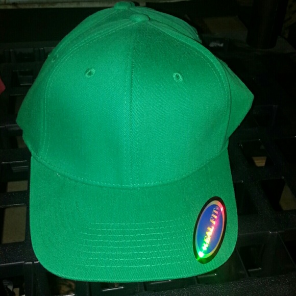 Green fitted baseball hat