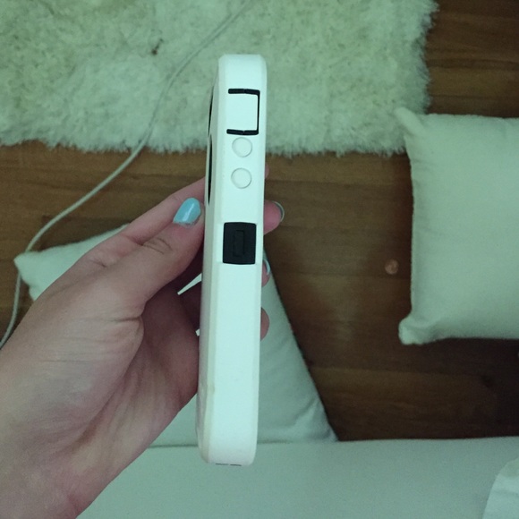 iPhone 5s OtterBox case - Picture 2 of 4