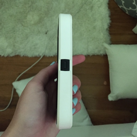 iPhone 5s OtterBox case - Picture 4 of 4