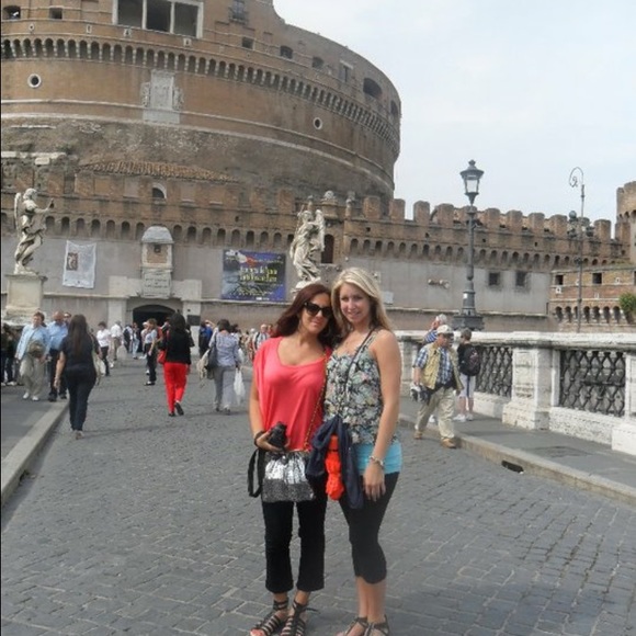 SOLD 🚫 Ruffled Floral Top - Picture 3 of 3