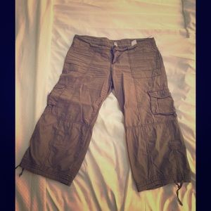 Cropped cargo army green pants