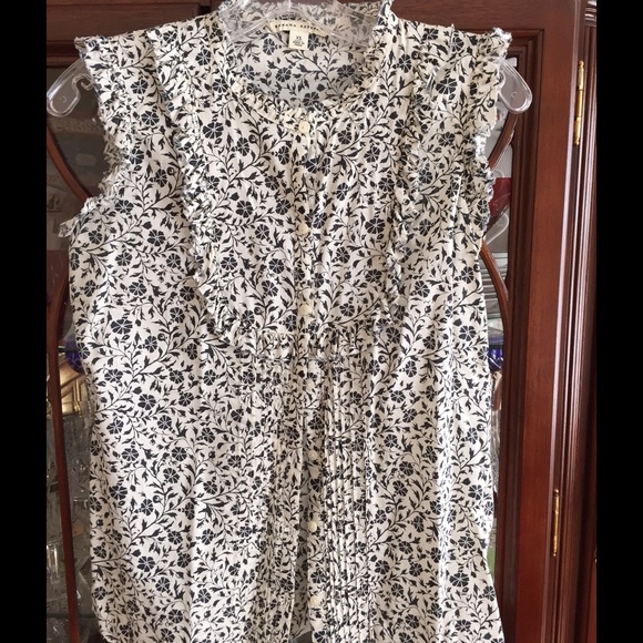 SOLD. Very Nice Banana Republic Tops - Picture 2 of 3