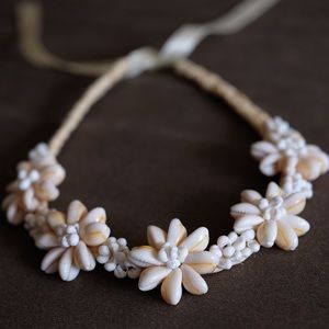 Shell flower necklace