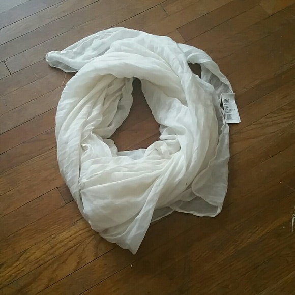 Large H&M Off White Acordian Scarf - Picture 1 of 3