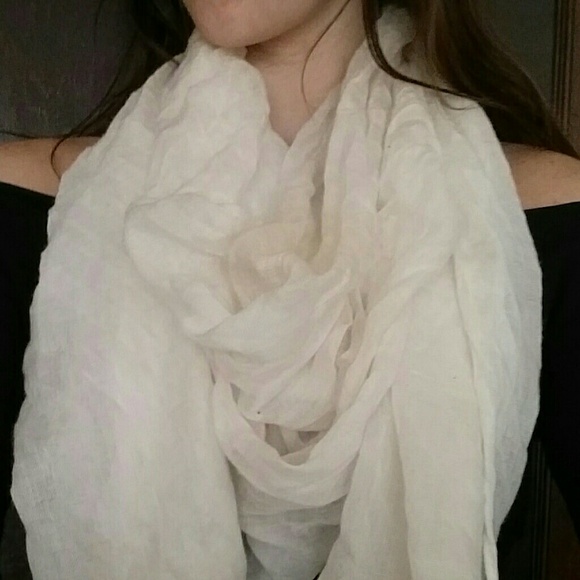 Large H&M Off White Acordian Scarf - Picture 3 of 3
