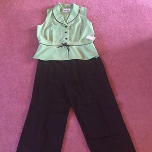 Danny & Nicole 2 piece set NEVER WORN w/tag